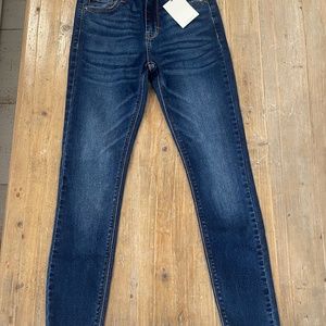 NWT Hidden size 24 Amelia skinny jeans